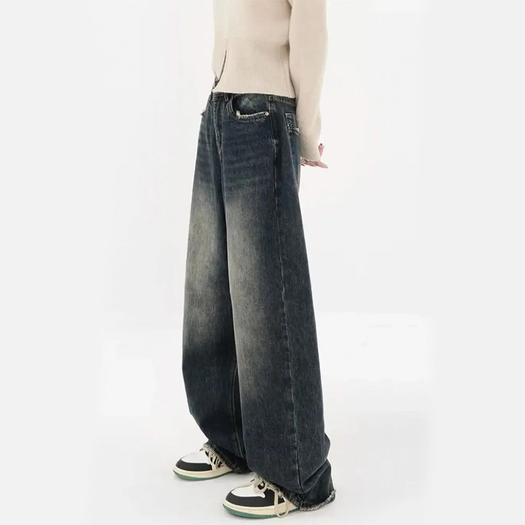 Isabelle Calça Jeans solta, combinando conforto com tendência da moda.