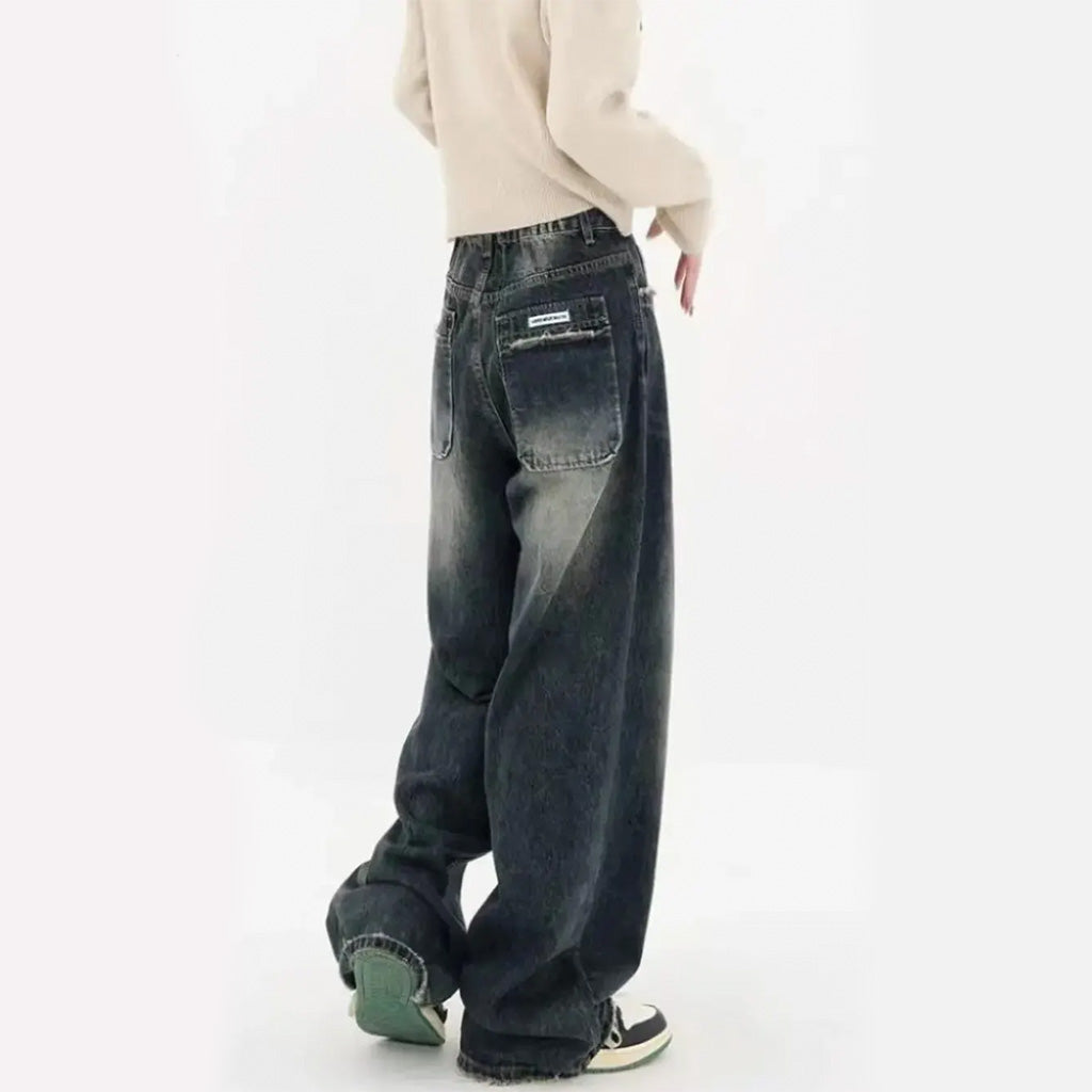 Jeans Isabelle de corte solto, ideal para um estilo casual e elegante.