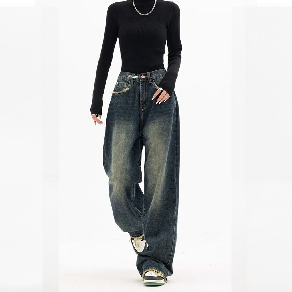 Jeans Aline, corte largo e cintura confortável para uso diário.