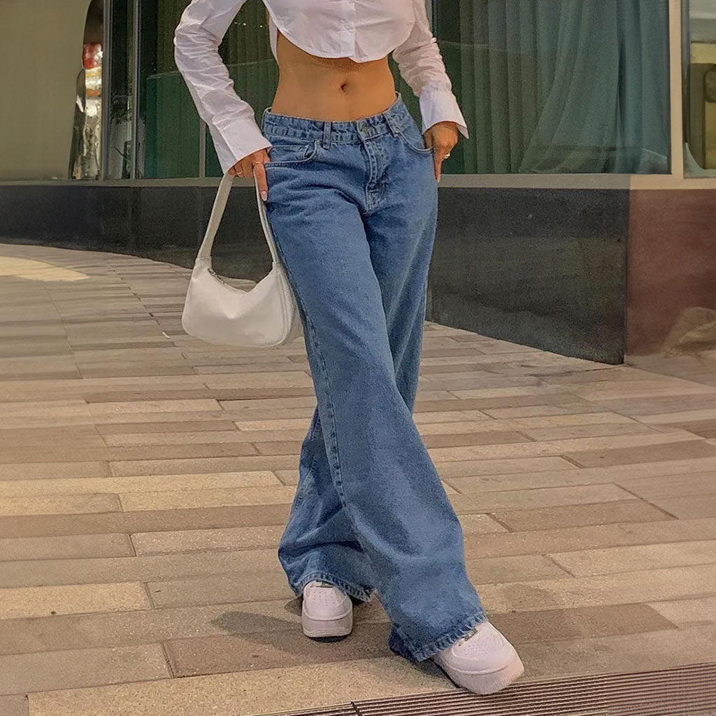 Jeans cintura baixa feminino em estilo vintage lavado